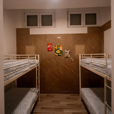 The Vault Хостел *