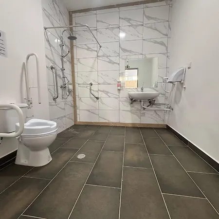 Хостел The Vault Портиман