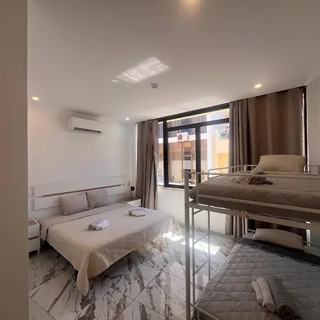 The Vault Albergue *